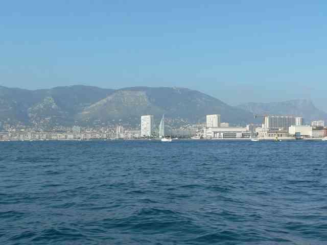 Toulon vu du bateau - cote d'Azur